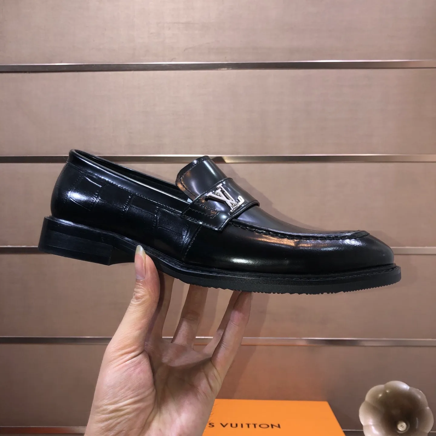 Men's shoes💰460💰【LOUIS VUITTON】(sheepskin lining) new cowhide LV formal shoes🎩🎩❗️🆘made one to one at the counter🎩original quality, imported cowhide upper➕full sheepskin lining➕original rubber outsole, {high quality visible}👣Size: 38-45 (45 custom-made)